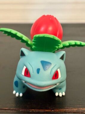 Ivysaur Pokémon Battle Ready Articulated Action Figure 2.5” Jazwares